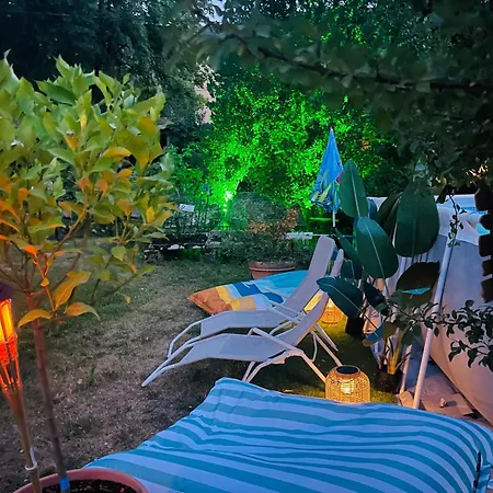 D'hotes Sandra Bed & Breakfast 2*